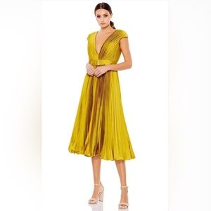 Ieena for Mac Duggal Pleated Midi Dress Women Size 16 V-neck Cap Sleeve